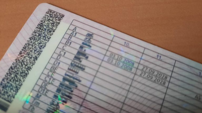 Участились случаи, когда Госавтоинспекция выявляет факты подделки водительских удостоверений..