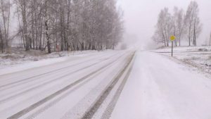 В связи с ухудшением погодных условий томская Госавтоинспекция призывает водителей соблюдать осторожность.