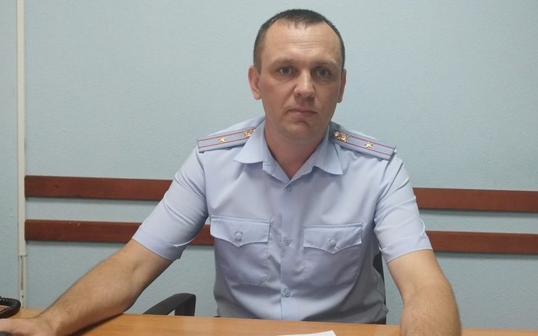 Уважаемые родители, педагоги! Дорогие школьники! Начальник отделения Государственной инспекции безопасности дорожного движения Александр Русинов напоминает о соблюдении правил дорожного движения!!!.