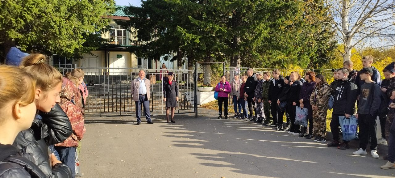 В Томском районе Глава муниципального образования принял участие в профилактической беседе с учащимися по безопасному поведению на дороге.