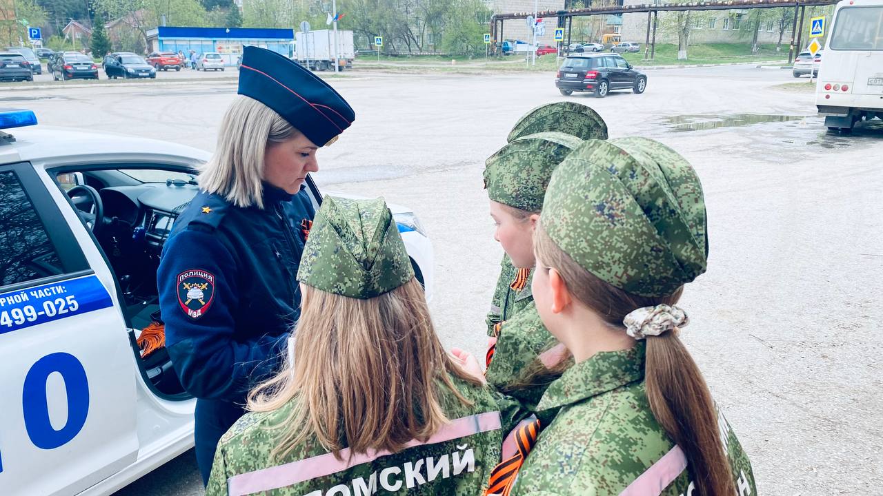 Госавтоинспекция по Томскому району и юнармейцы поздравляют участников дорожного движения с предстоящим Днем Победы.