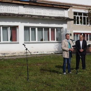 Торжественное открытие скульптурной композиции советским бардам..
