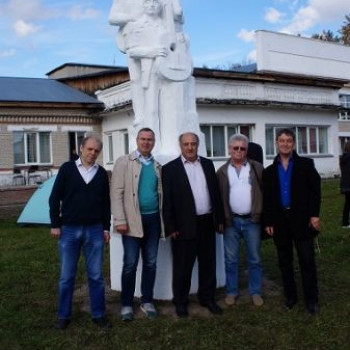 Торжественное открытие скульптурной композиции советским бардам..